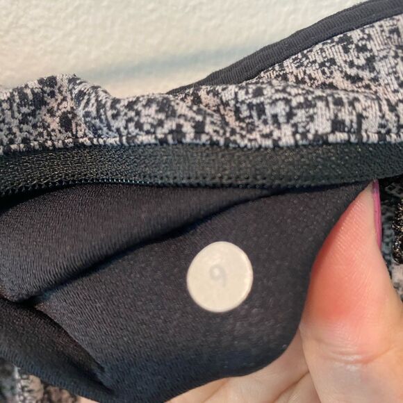 Lululemon Outrun 17" Power Luxtreme Spray Jacquard White Black Crop Pant 6 - Picture 6 of 7